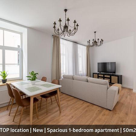 Spacious 1-Bedroom Apartment In The Heart Of Old Town Riga Kültér fotó