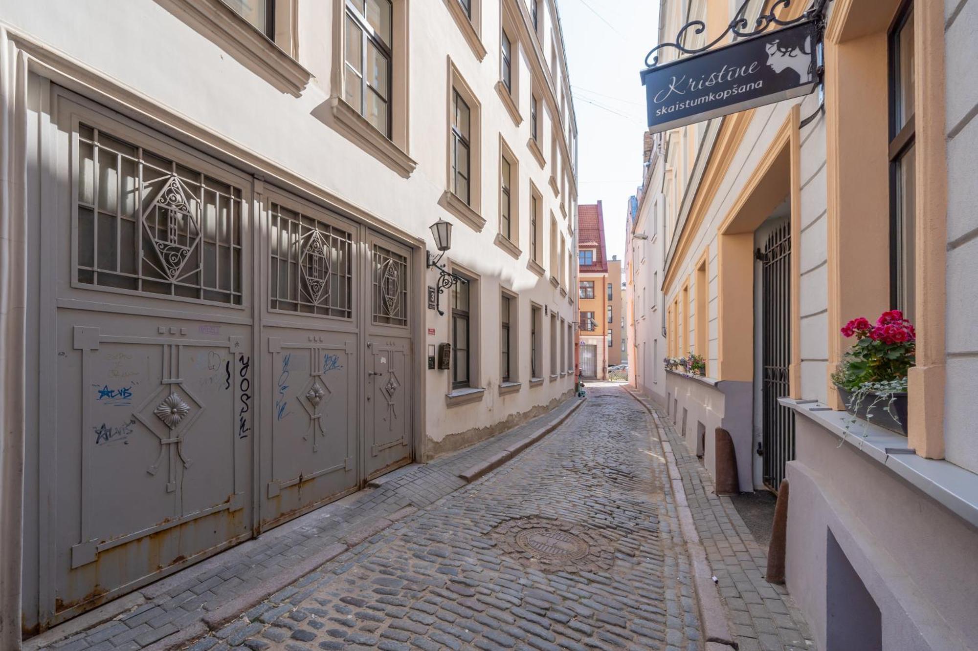Spacious 1-Bedroom Apartment In The Heart Of Old Town Riga Kültér fotó
