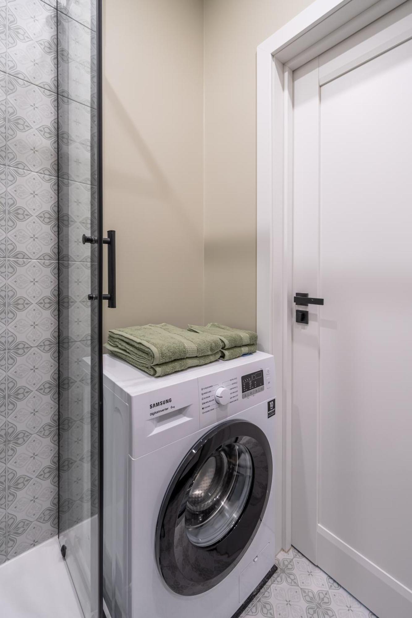 Spacious 1-Bedroom Apartment In The Heart Of Old Town Riga Kültér fotó